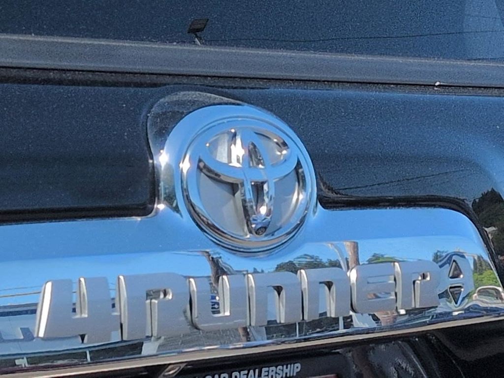Thumbnail: 2016 Toyota 4Runner - 6
