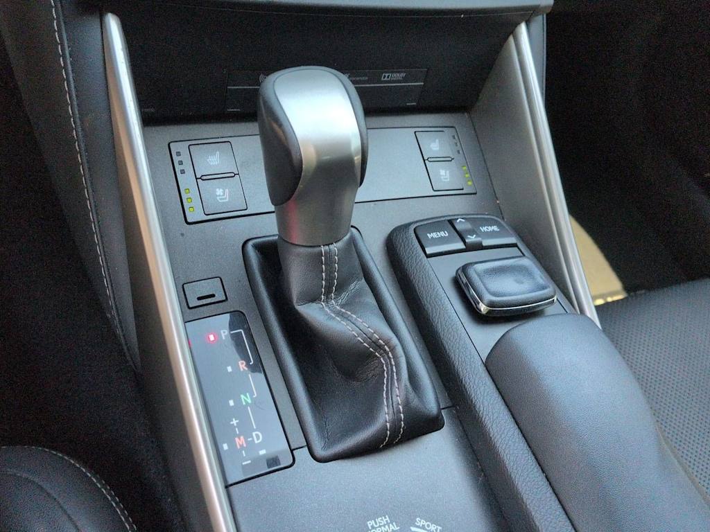 Thumbnail: 2016 Lexus IS - 17