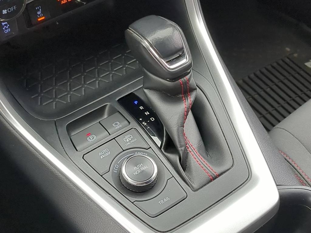 Thumbnail: 2022 Toyota RAV4 - 14