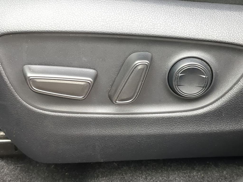 Thumbnail: 2022 Toyota RAV4 - 24