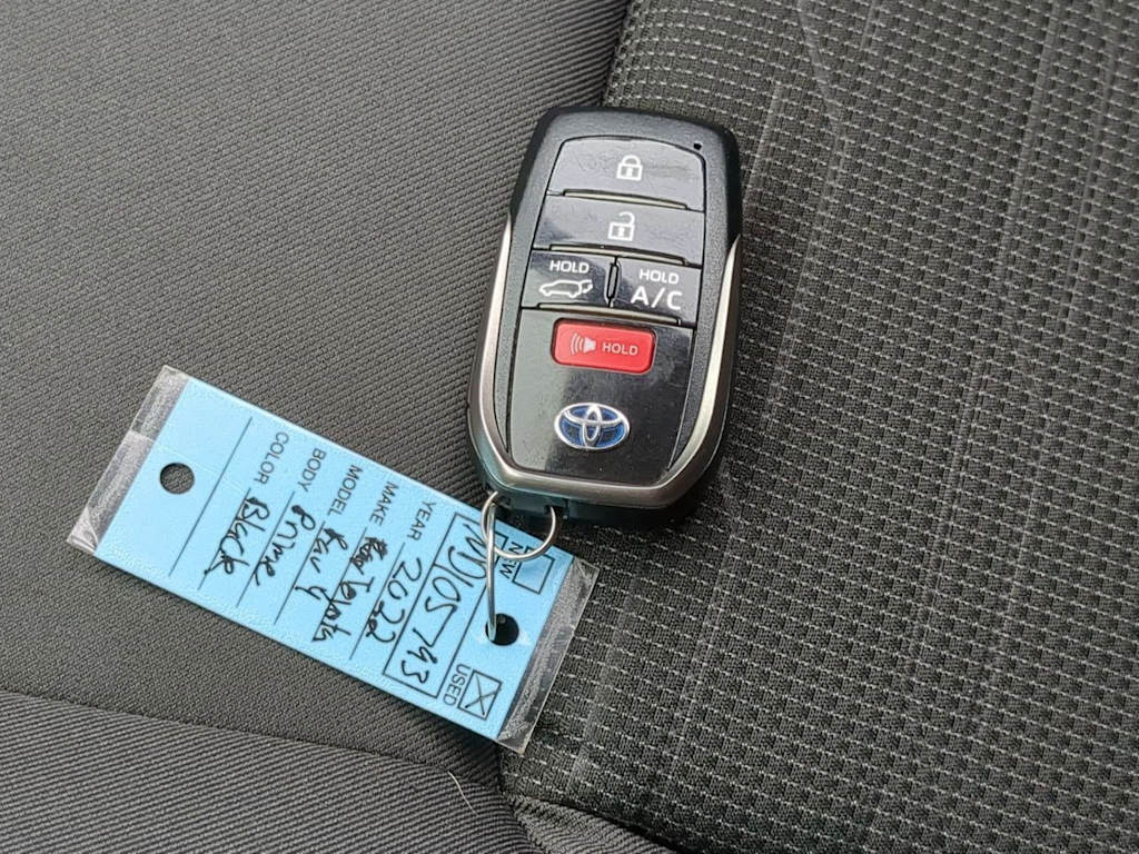 Thumbnail: 2022 Toyota RAV4 - 17