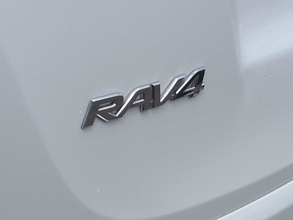 Thumbnail: 2017 Toyota RAV4 - 25