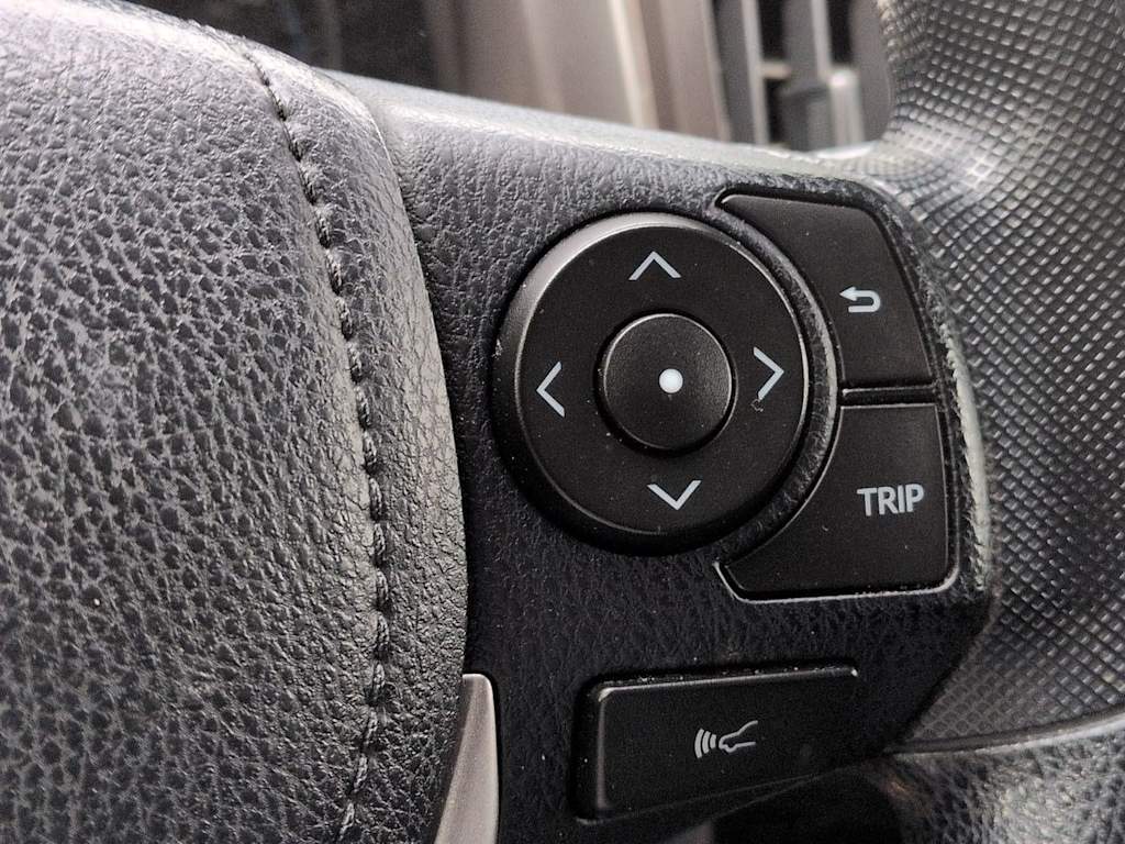 Thumbnail: 2017 Toyota RAV4 - 29