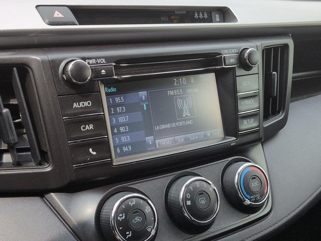 Thumbnail: 2017 Toyota RAV4 - 32