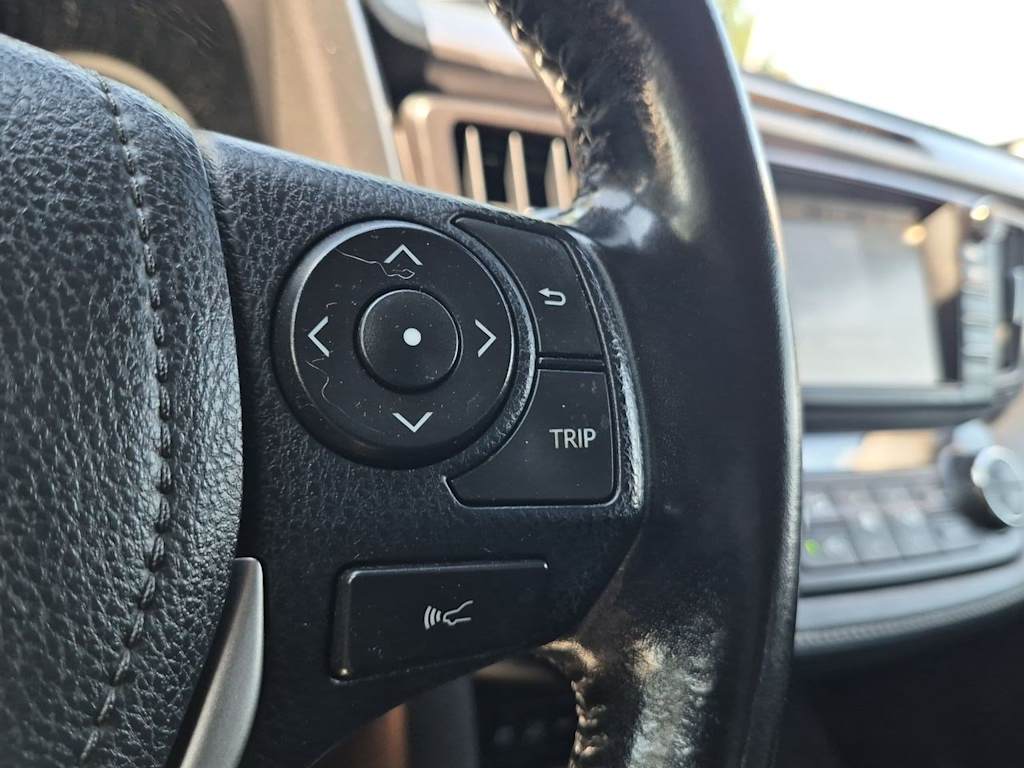 Thumbnail: 2017 Toyota RAV4 - 33