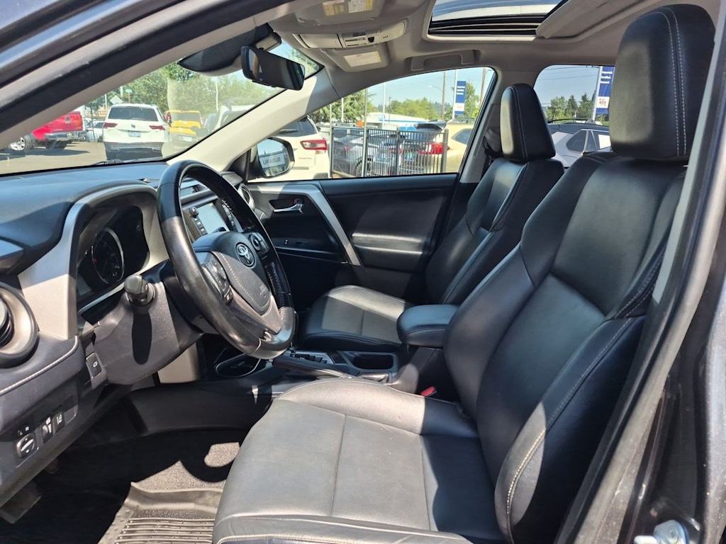Thumbnail: 2017 Toyota RAV4 - 9