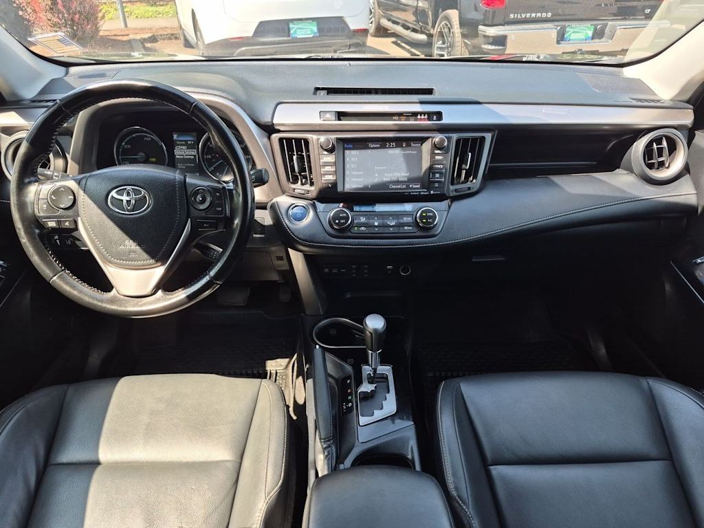 Thumbnail: 2017 Toyota RAV4 - 8