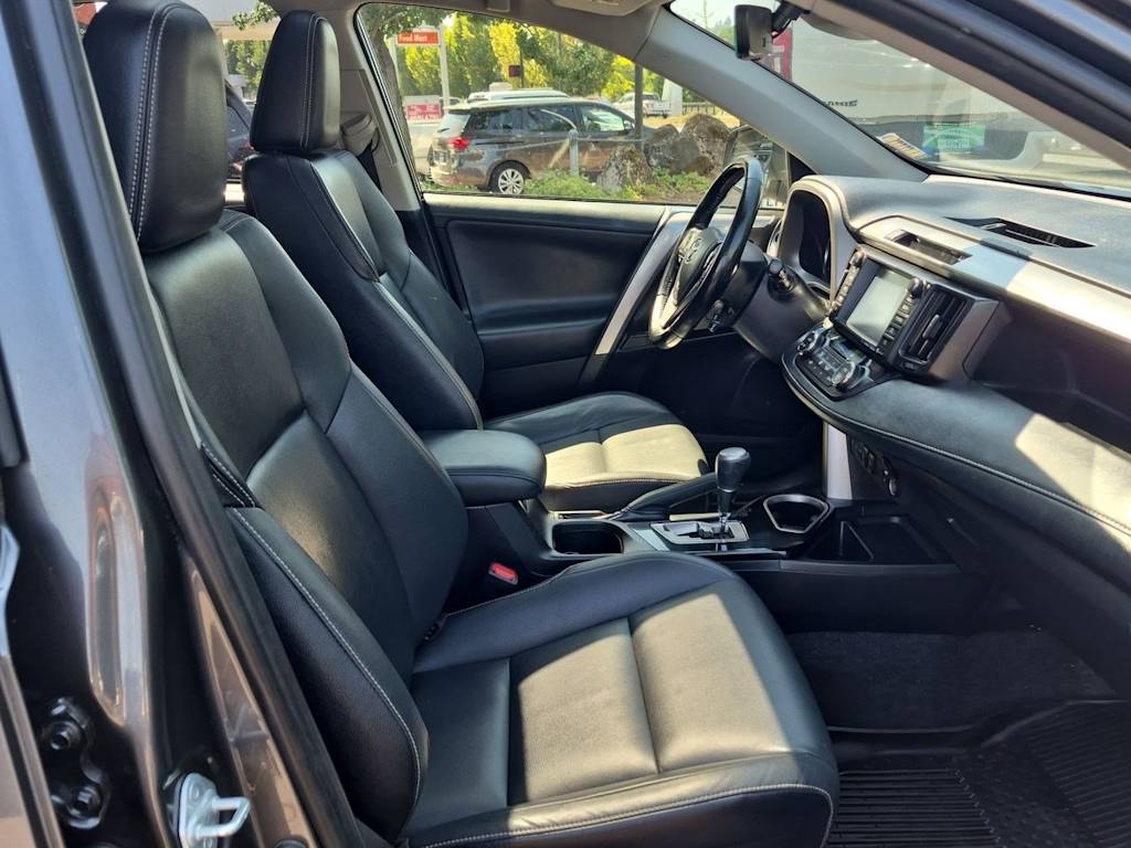 Thumbnail: 2017 Toyota RAV4 - 10