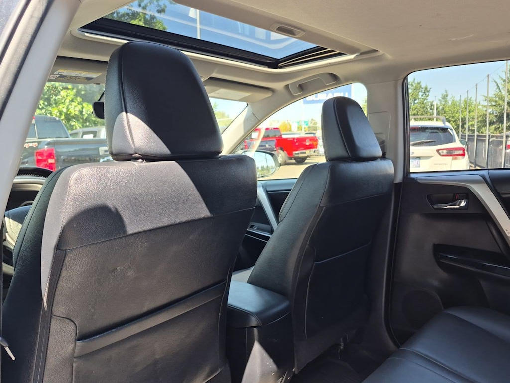 Thumbnail: 2017 Toyota RAV4 - 28