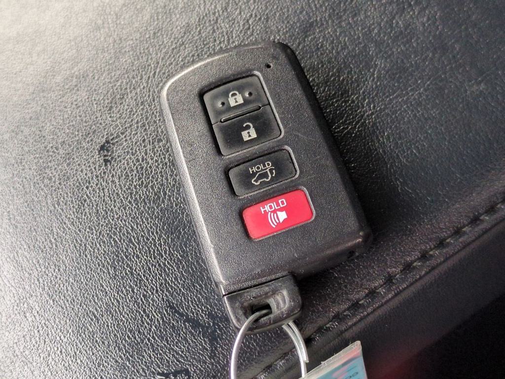 Thumbnail: 2018 Toyota RAV4 - 18