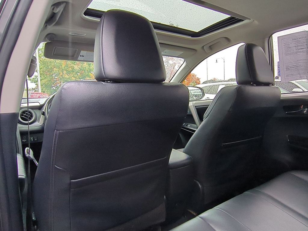 Thumbnail: 2018 Toyota RAV4 - 11