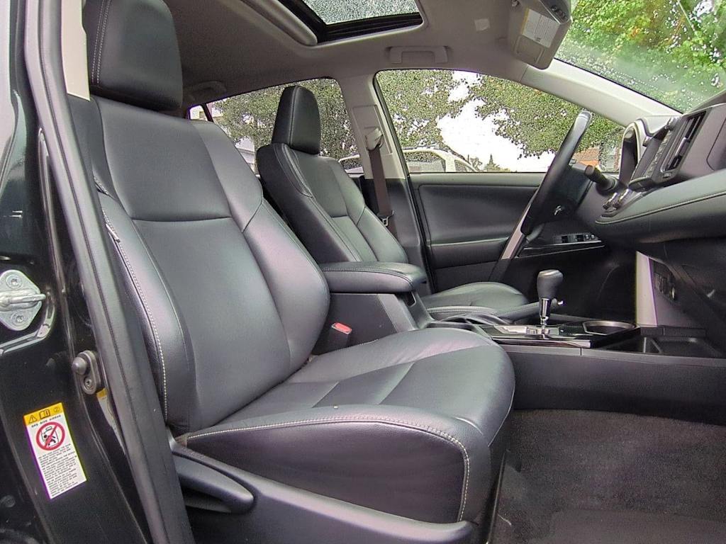 Thumbnail: 2018 Toyota RAV4 - 30