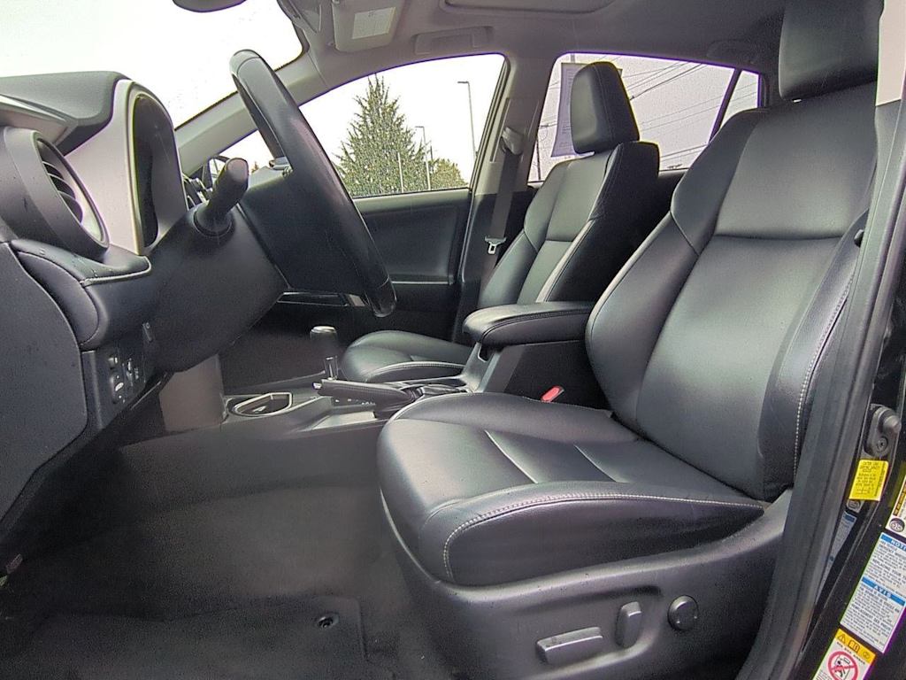 Thumbnail: 2018 Toyota RAV4 - 10