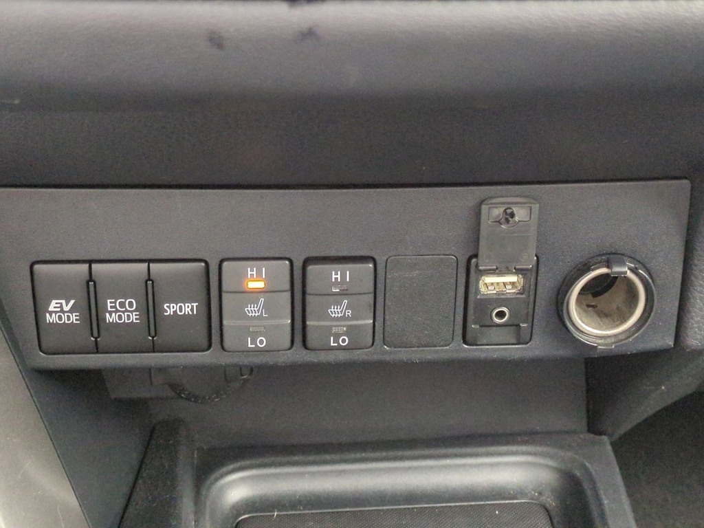 Thumbnail: 2018 Toyota RAV4 - 38