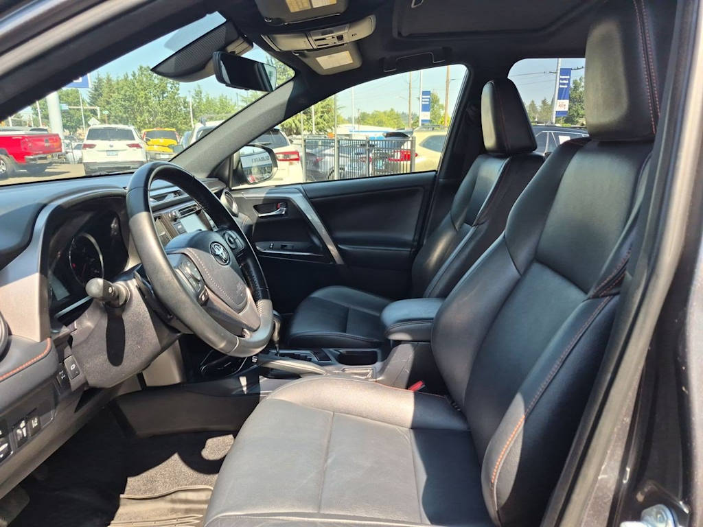 Thumbnail: 2018 Toyota RAV4 - 9