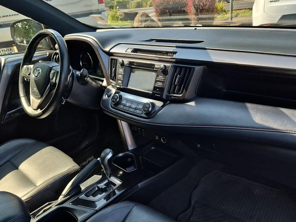 Thumbnail: 2018 Toyota RAV4 - 12