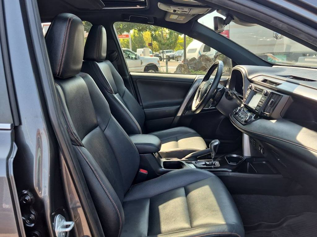 Thumbnail: 2018 Toyota RAV4 - 29