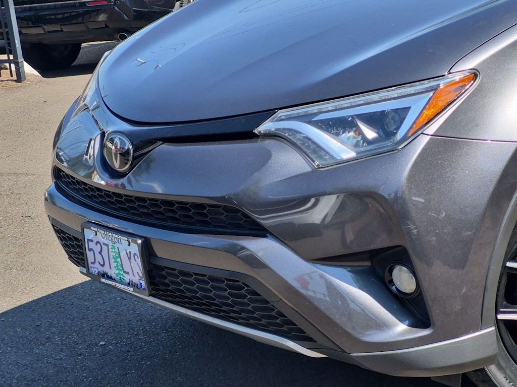 Thumbnail: 2018 Toyota RAV4 - 24