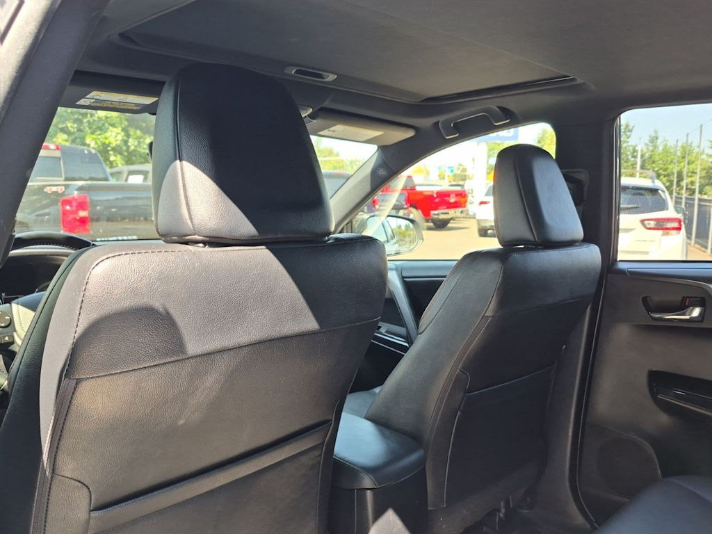 Thumbnail: 2018 Toyota RAV4 - 10
