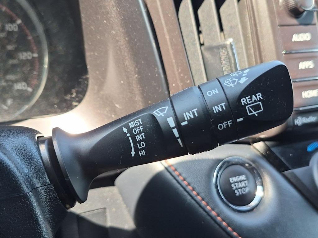 Thumbnail: 2018 Toyota RAV4 - 32