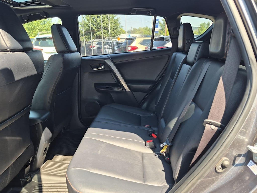 Thumbnail: 2018 Toyota RAV4 - 11