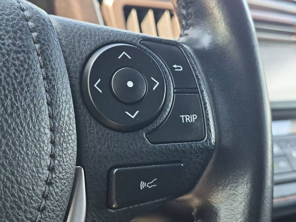 Thumbnail: 2018 Toyota RAV4 - 31