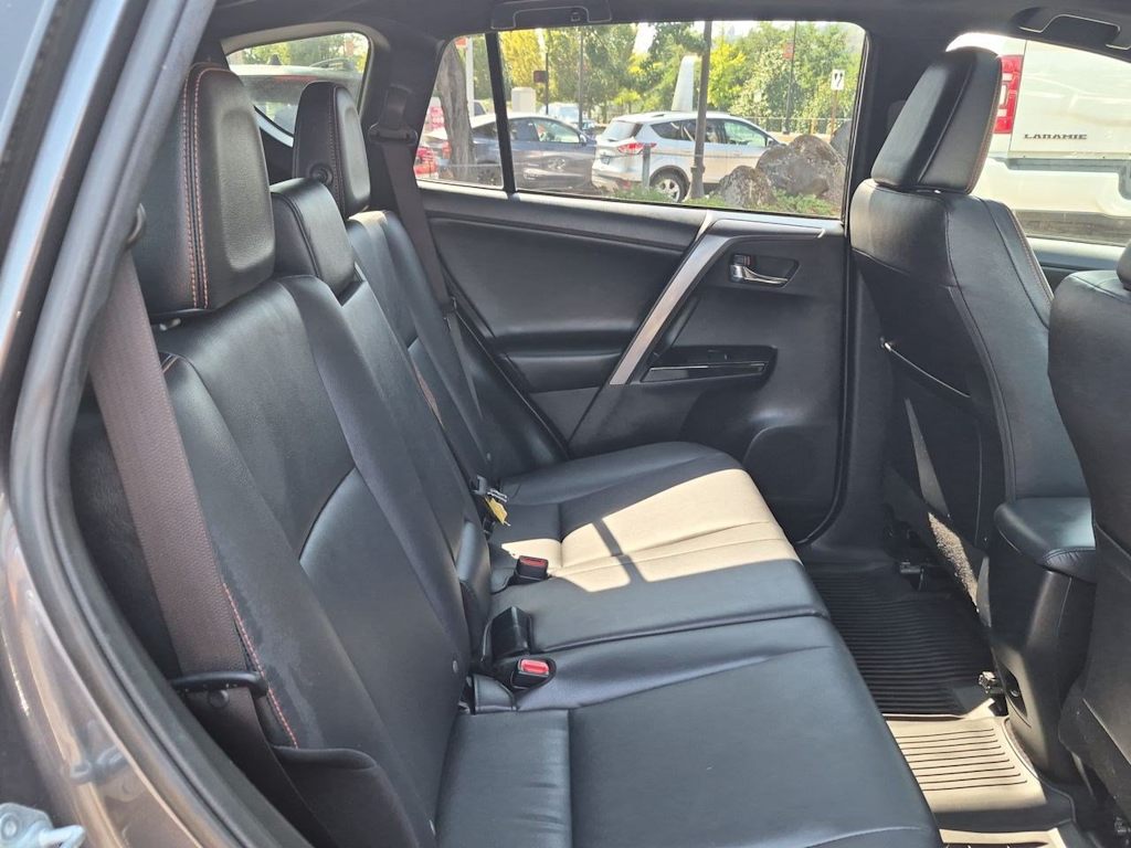 Thumbnail: 2018 Toyota RAV4 - 28