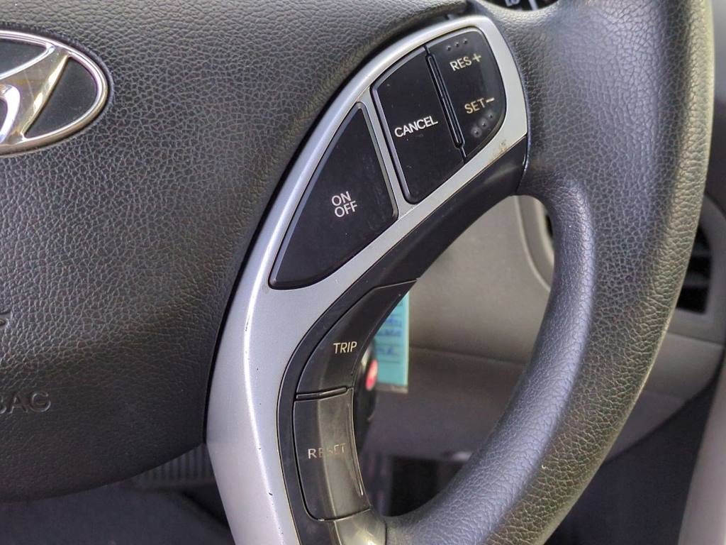 2012 Hyundai Elantra GLS 29