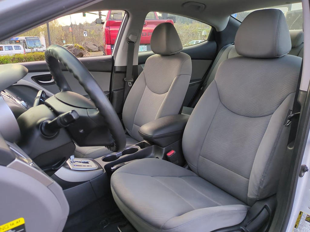 2012 Hyundai Elantra GLS 11