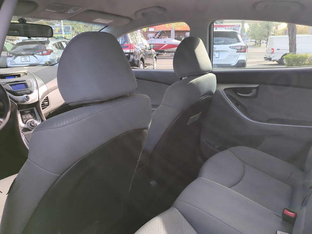 2012 Hyundai Elantra GLS 13