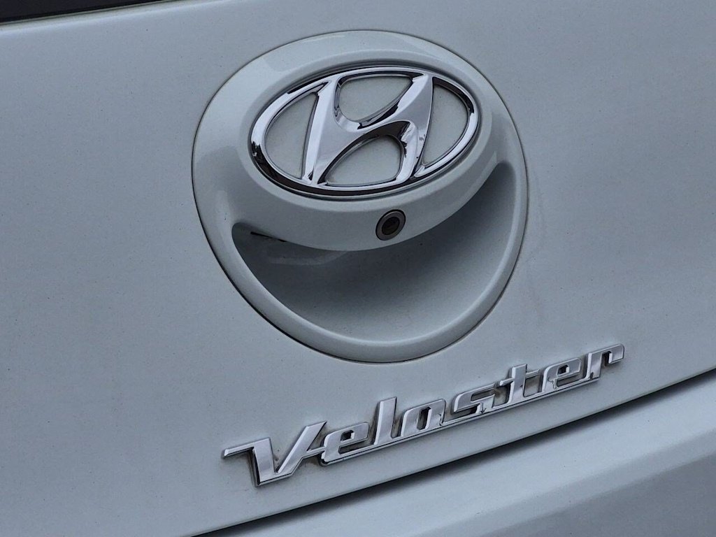 Thumbnail: 2017 Hyundai Veloster - 7