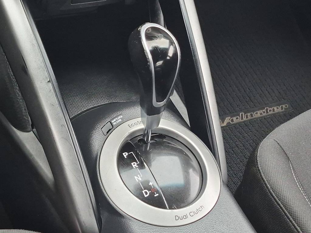 Thumbnail: 2017 Hyundai Veloster - 16