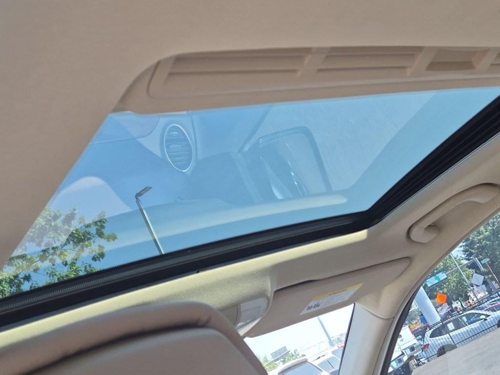 Thumbnail: 2012 Mercedes-Benz C-Class - 28
