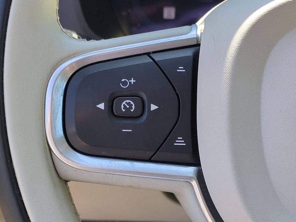 Thumbnail: 2022 Volvo XC60 - 31