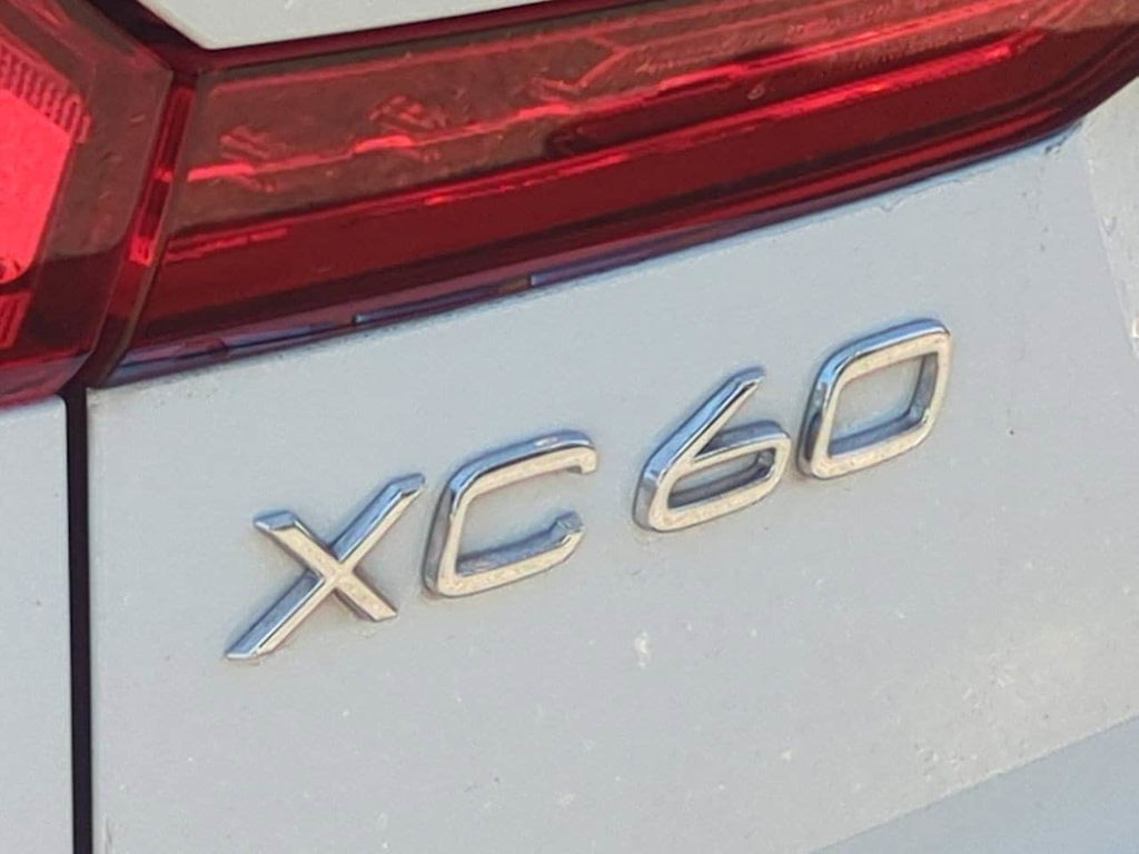 Thumbnail: 2022 Volvo XC60 - 7