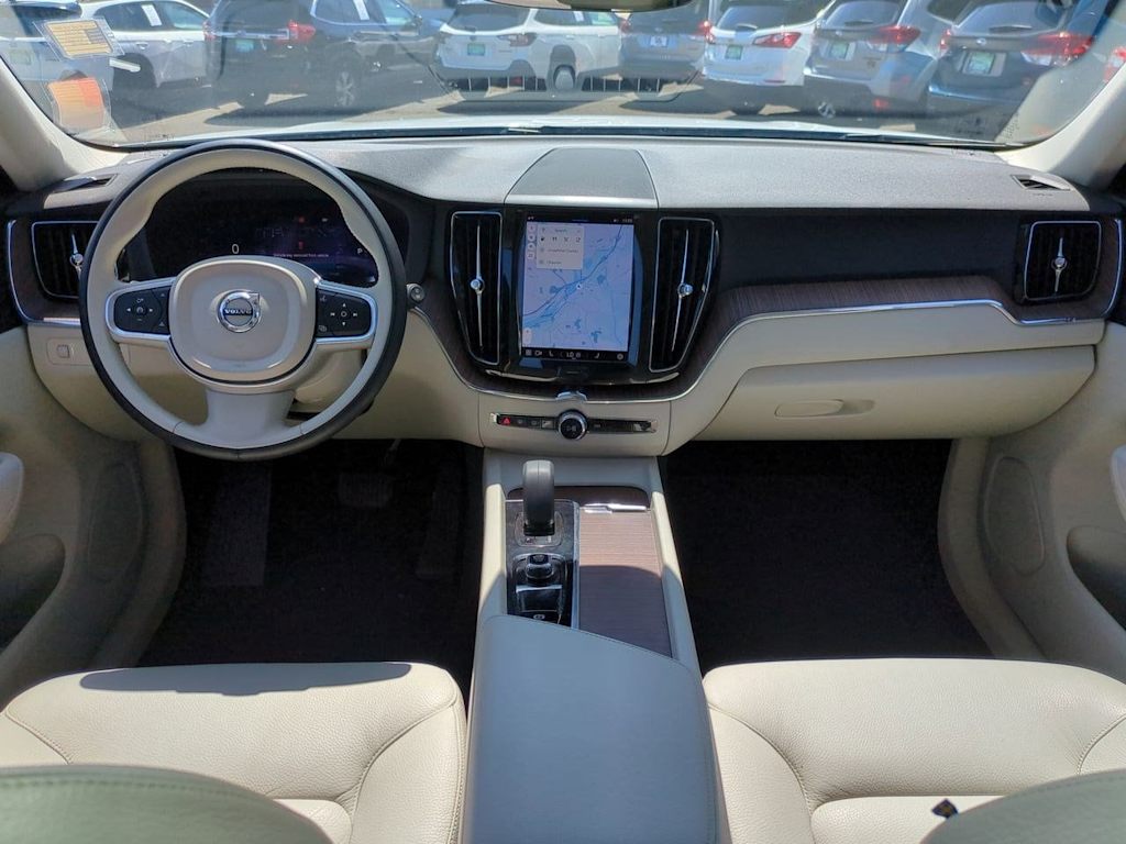 Thumbnail: 2022 Volvo XC60 - 10