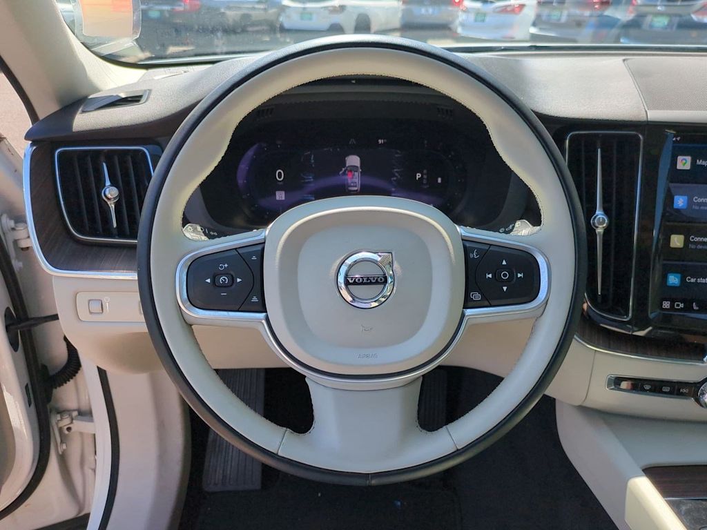 Thumbnail: 2022 Volvo XC60 - 14