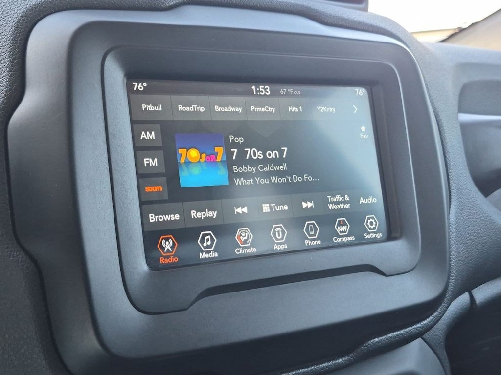 Thumbnail: 2020 Jeep Renegade - 32