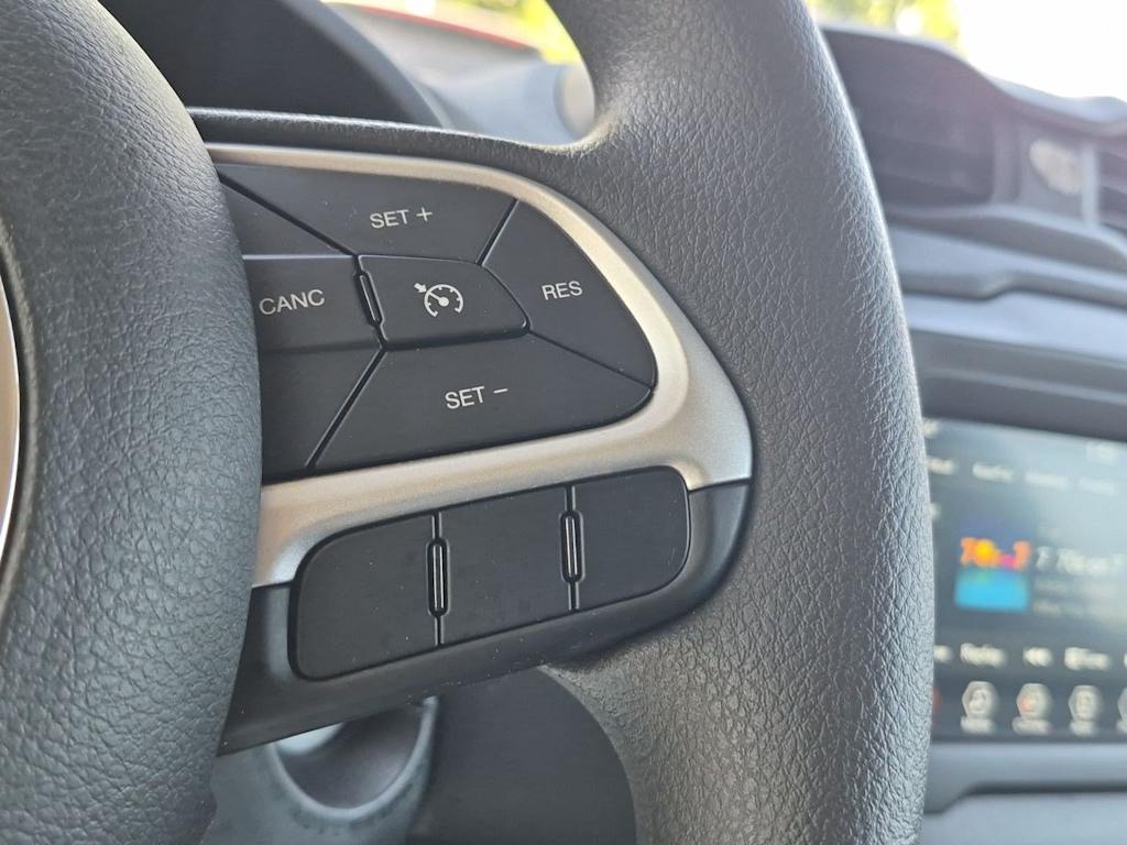 Thumbnail: 2020 Jeep Renegade - 30
