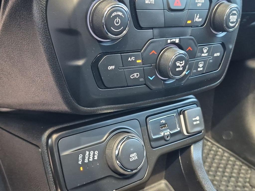 Thumbnail: 2023 Jeep Renegade - 35
