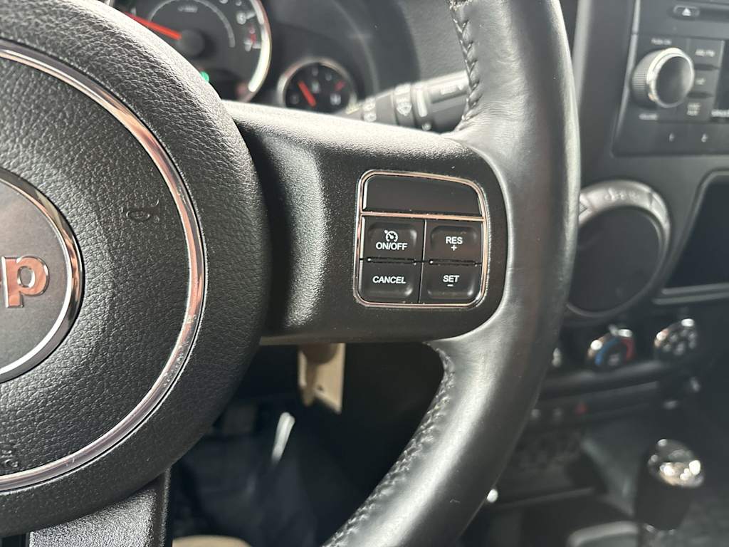 Thumbnail: 2015 Jeep Wrangler - 18