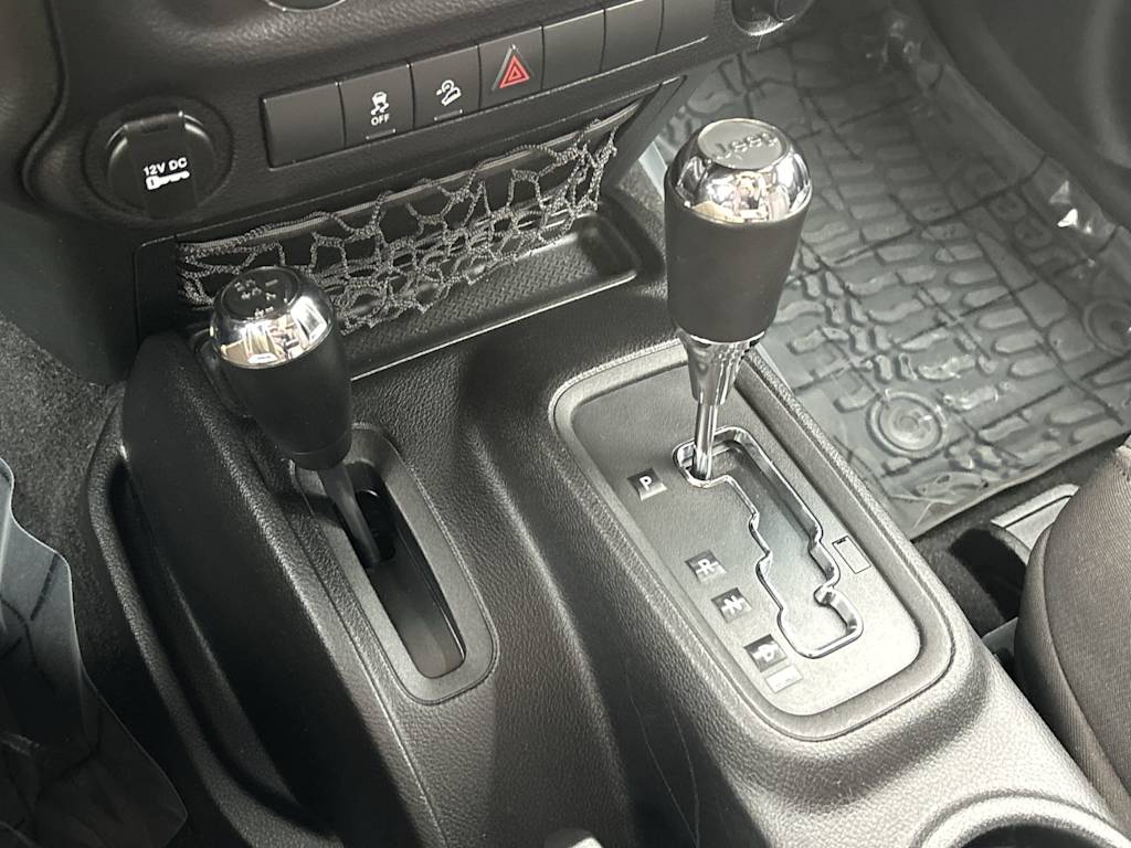 Thumbnail: 2015 Jeep Wrangler - 8