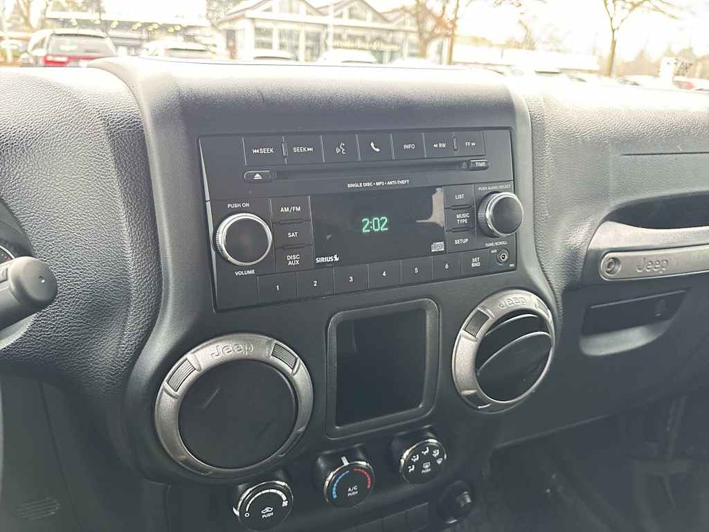 Thumbnail: 2015 Jeep Wrangler - 21