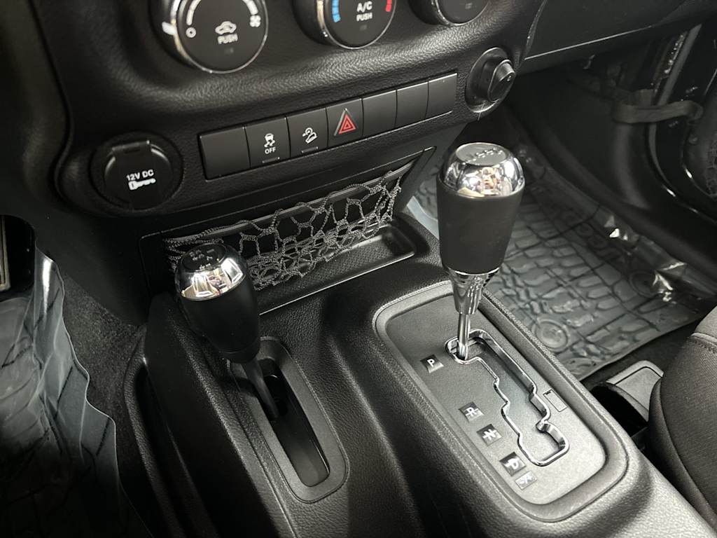 Thumbnail: 2015 Jeep Wrangler - 22