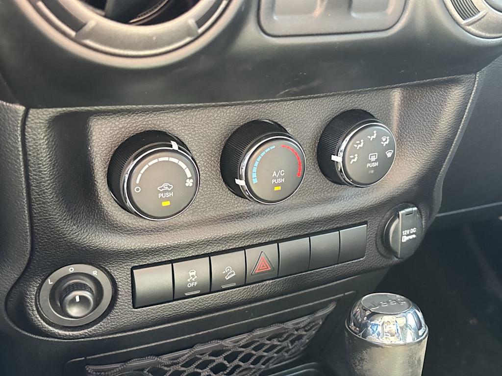 Thumbnail: 2017 Jeep Wrangler - 15