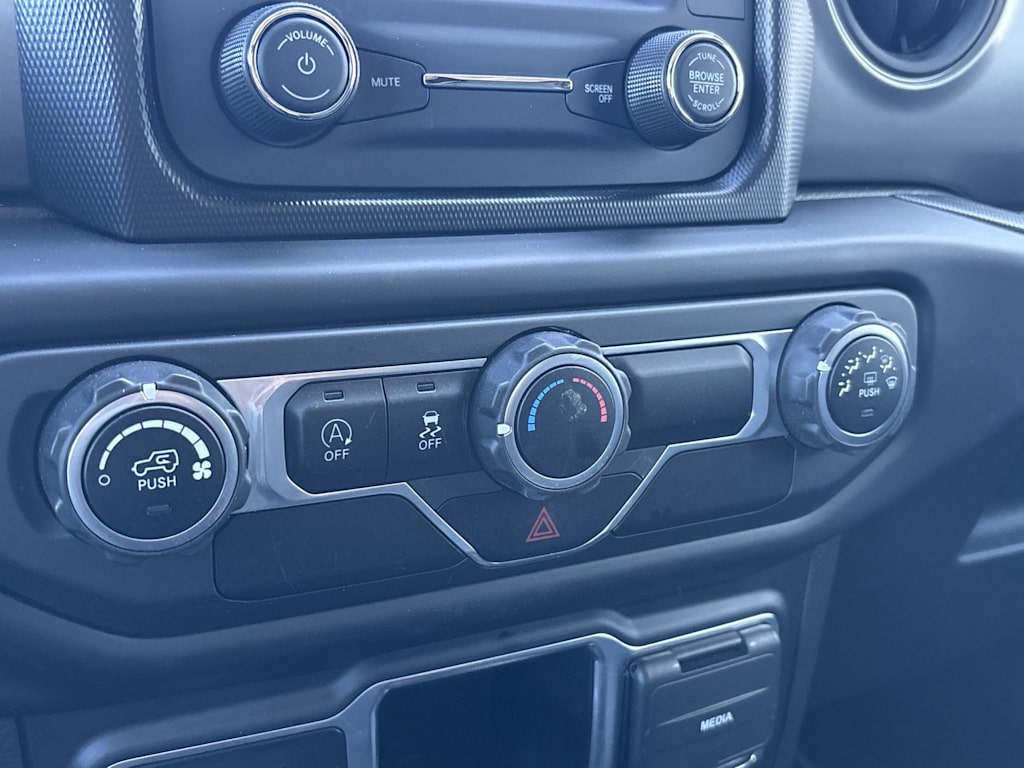 Thumbnail: 2022 Jeep Wrangler - 24