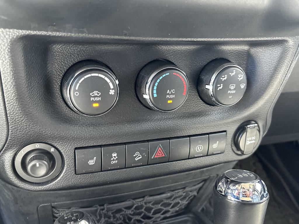Thumbnail: 2014 Jeep Wrangler - 17