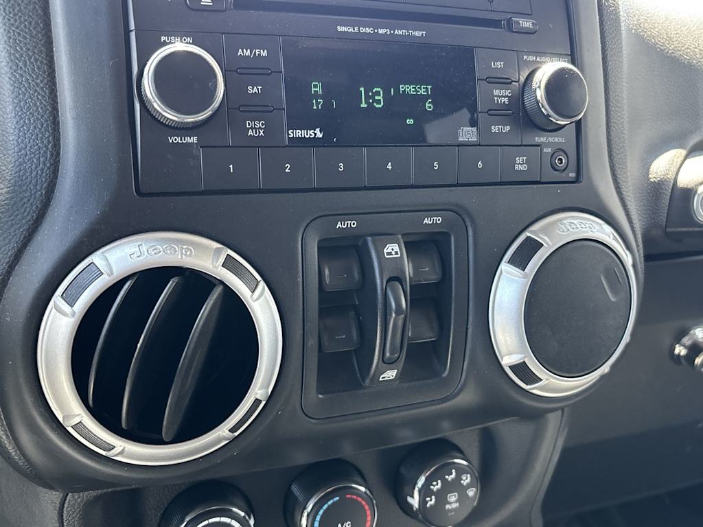 Thumbnail: 2014 Jeep Wrangler - 16