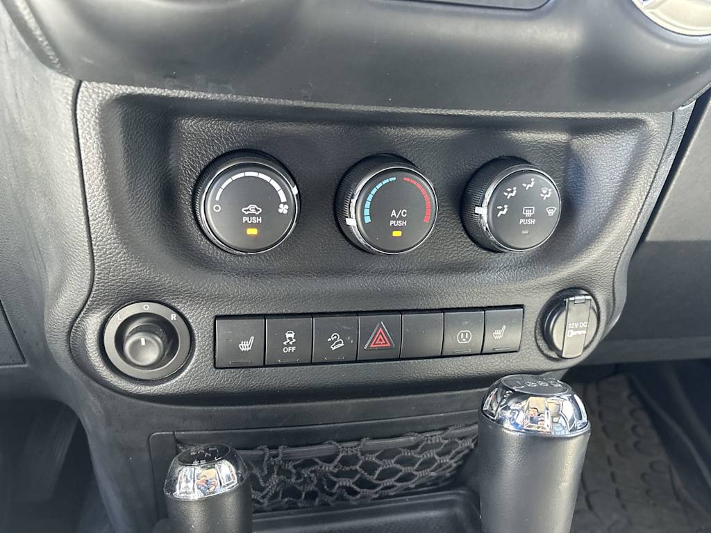 Thumbnail: 2014 Jeep Wrangler - 21