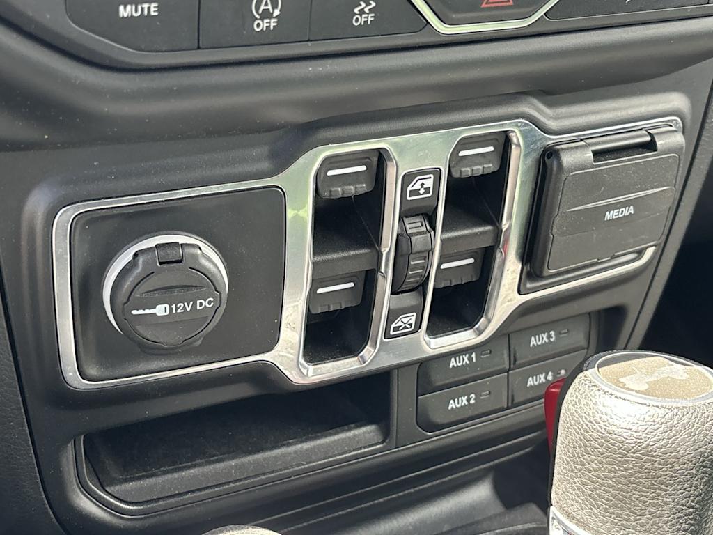Thumbnail: 2020 Jeep Wrangler - 23